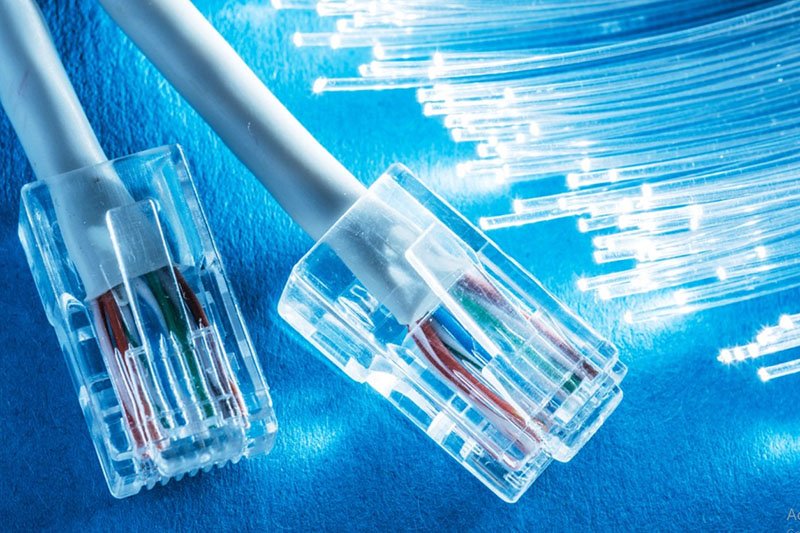 اترنت، ویژگی‌های شبکه در لایه فیزیکی و لایه پیوند داده را چگونه تشریح می‌کند 1